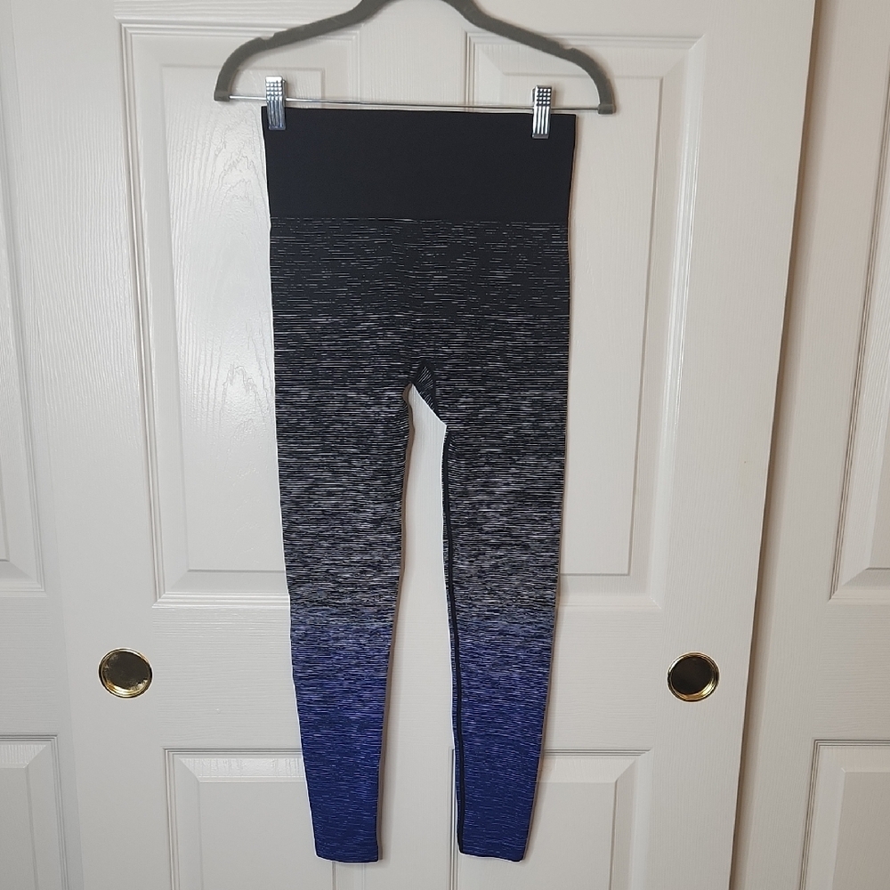 0 To 5 Women's Black White Blue Gradient Leggings Size S - Picture 5 of 9